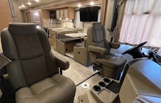 Fun Family and Pet Friendly Motor Coach!
