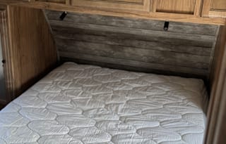 2019 28' Freedom Express Toy Hauler