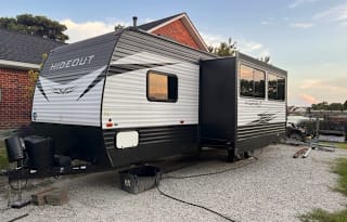 2020 Keystone Hideout 290LHS Sleeps 9