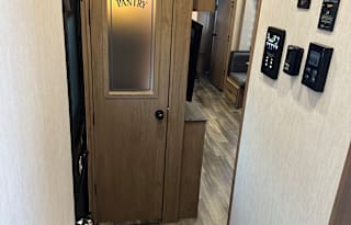 2023 Arctic Wolf 5th wheel