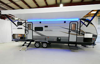 HAPPY GLAMPER 2022 Forest River RV Aurora 28BHS