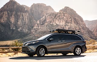 2025 Toyota Sienna XLE w/ Rooftop Tent