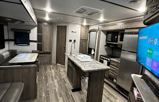 2021 CrossRoads RV Zinger with 1.5 Bath