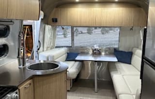 2020 Airstream RV Flying Cloud 25FB, Star Trailer