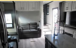 2021 DRV Luxury Suites FullHouse MX450