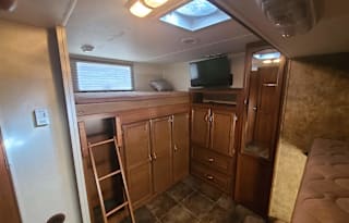 2014 Coachmen RV Freedom Express Sleeps 10
