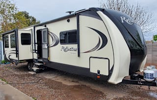 2019 Grand Design Reflection luxury 3 slides 35ft