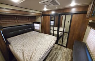 2019 Grand Design Reflection luxury 3 slides 35ft