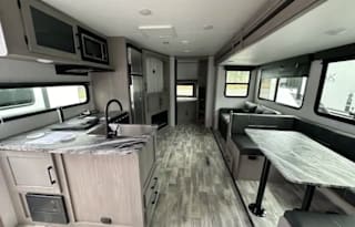BRAND NEW! 33ft 2022 Dutchmen Kodiak Ultra Lite