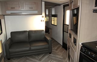 Fully loaded 2022 shadow cruiser w/ double bunks