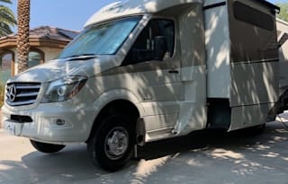 2017 Leisure Travel Unity U24MB