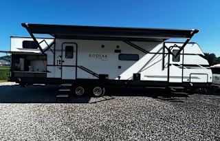 Kids Love The Hitch Hiker 2021 UltraLite-Sleeps 11