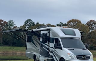 4 Seasons Mercedes Winnebago