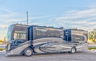 2022 Thor Motor Coach Venetian A40