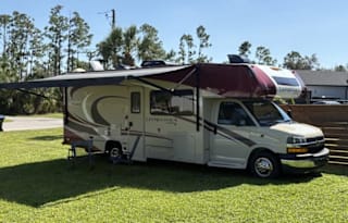 2019 Coachman Leprechaun 26' Sleeps up to 7