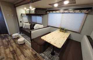 Large Shower☆Outdoor kitchen☆Slide out☆ BUNKS