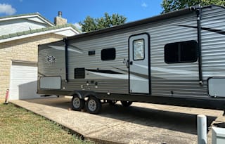 Travel Trailer: Sleeps 8, AC, Slide Out, TV, more!