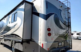 2011 Winnebago Adventurer 35P