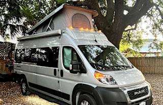 Luxury Camper Van for 6!