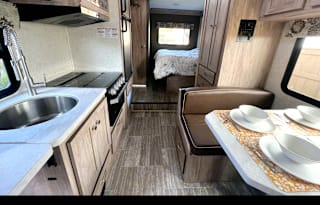 Summit - 24 ft Go anywhere, loaded motorhome