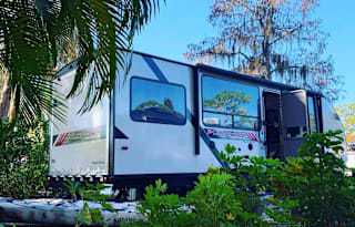 2021 Forest River Wildwood Ultra Lite fully equipped top of the line model