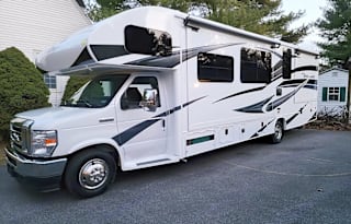 Roomy 2022 Jayco Greyhawk
