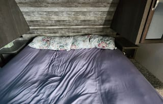 2021 Cougar 29 Bunk house