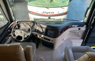 2019 Fleetwood RV Discovery LXE 40G