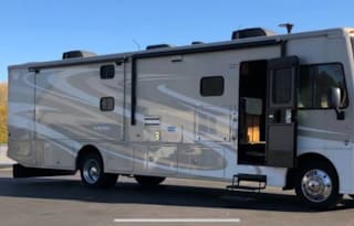 2014 Winnebago Vista 35B
