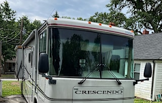 2004 Gulf Stream RV Crescendo 8384