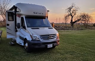 Marco & Gina's Mercedes Luxury RV- NO BURNING MAN