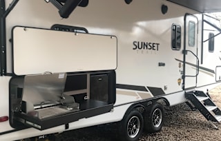2022 CrossRoads Sunset Trail KING BED DUAL AC's