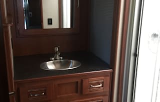 2017 Winnebago Forza 38W w/ Bunks