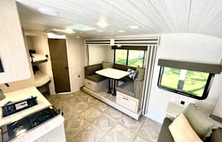 2023 easy to pull sleeps 8 17 ft bunk house
