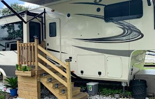 Fun  n Sun 2020 Grand Design Solitude 375RES