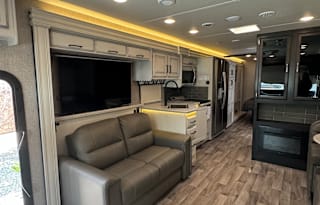 CLEAN 2021 Jayco Precept 34G **King Size Bed**