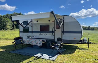 2021 Gulfstream Bunkhouse- Easy to tow!