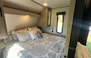 Beautiful getaway camper!!