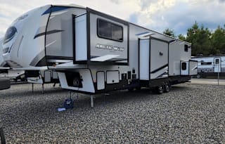 The Glamper Camper - Pet Friendly & Delivery Avail
