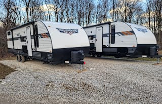 #2-22 Forest River Wildwood full stock/outdr kitch