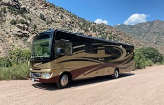 2013 Fleetwood RV Bounder 35K