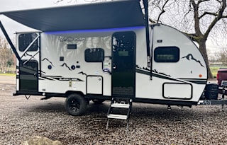 2023Cherokee Wolf Pup Black Label #3 Fall pricing