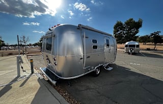 Airstream Caravel 20 - "Mini Hotel on Wheels"