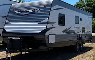 Razor Crest w/Bunk House