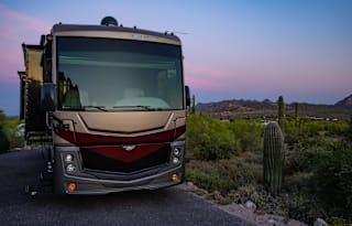 Fully Stocked Diesel w/2 Baths, King + Bunks