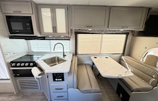 2024 Thor Motor Coach Four Winds 28A