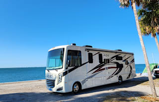 Brand New Thor (2023) Luxury, BUNK BEDS & Extras