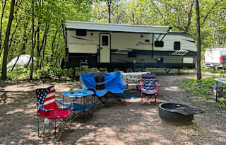 Tons of space/ sleeping option, 1200W solar system