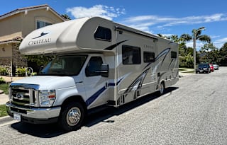 Spotless 2019 Thor Chateau 30D - With Bunks!