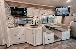 The Chic Chateau - Fully Stocked Luxe RV